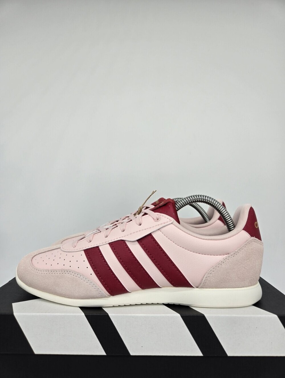 adidas Women's Barreda Lo KI9262 Sandy Pink Victory Red Shoes Size 7.5